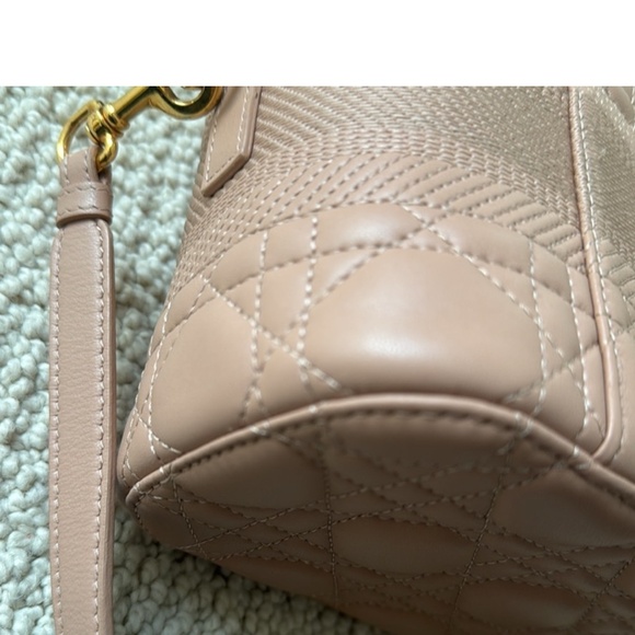 Dior authentic bag in excellent condition - Picture 5 of 16